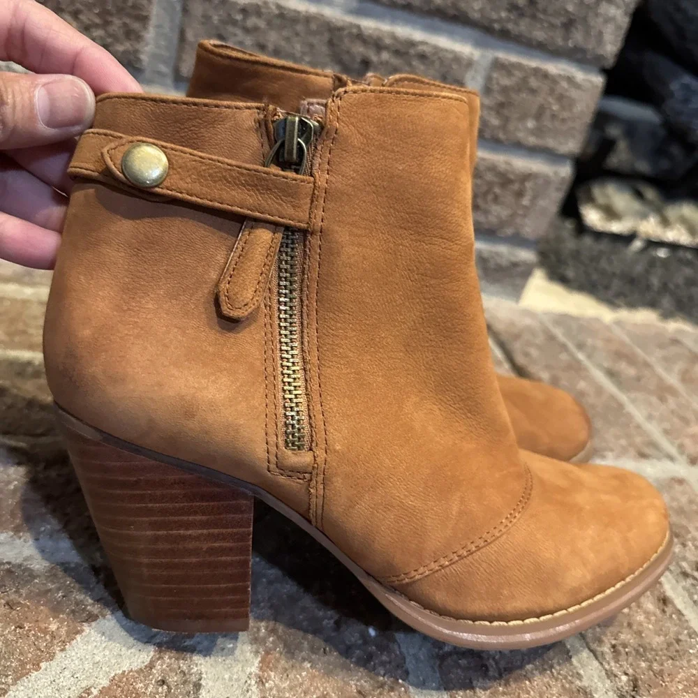 Gianni Bini Boots Womens 6.5M Ankle Booties Heel Side Zip Brown Leather Round
